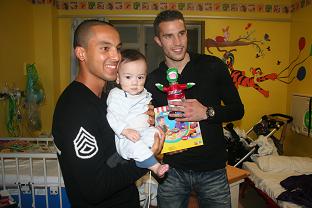 Theo Walcott and Robin van Persie meet Jim Quartley